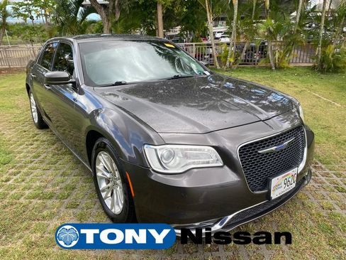 Used 2020 Chrysler 300 Touring L w/ Value Package RWD image 19