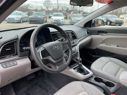 Used 2017 Hyundai Elantra SE image 14