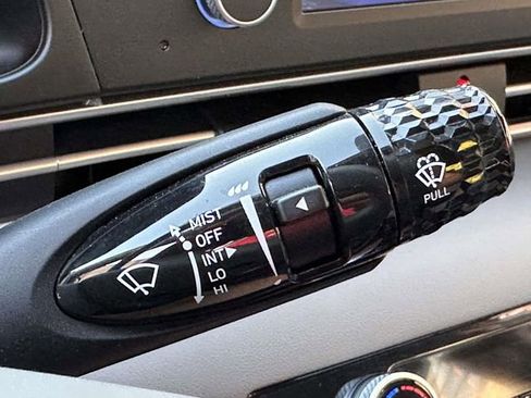 Used 2023 Hyundai Elantra SEL FWD image 31