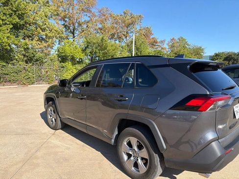Used 2022 Toyota RAV4 XLE AWD/4WD image 6