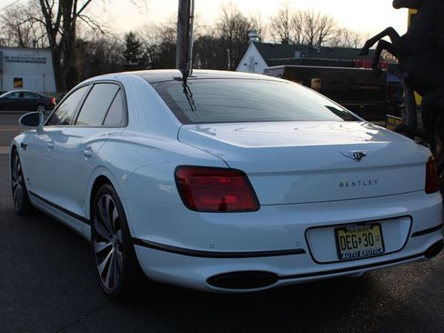Used 2021 Bentley Flying Spur W12 image 2