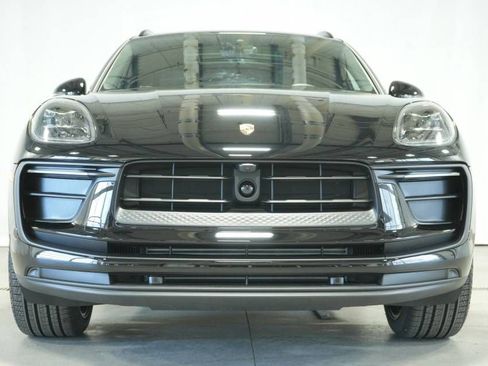 Certified 2025 Porsche Macan AWD/4WD image 11