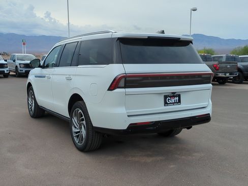 Used 2025 Lincoln Navigator Reserve AWD/4WD image 5