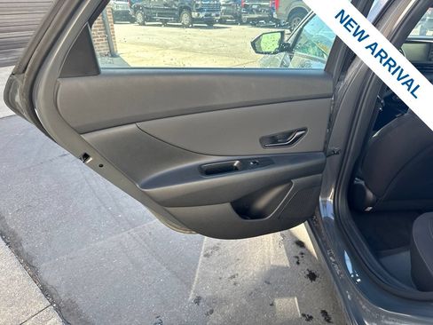 Used 2025 Hyundai Elantra Sport FWD image 15