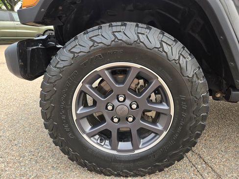 Used 2020 Jeep Gladiator Overland AWD/4WD image 16
