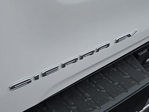 New 2025 GMC Sierra EV Denali image 32