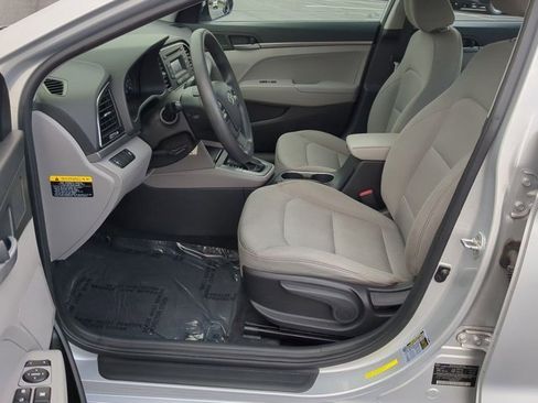 Used 2017 Hyundai Elantra SE image 12