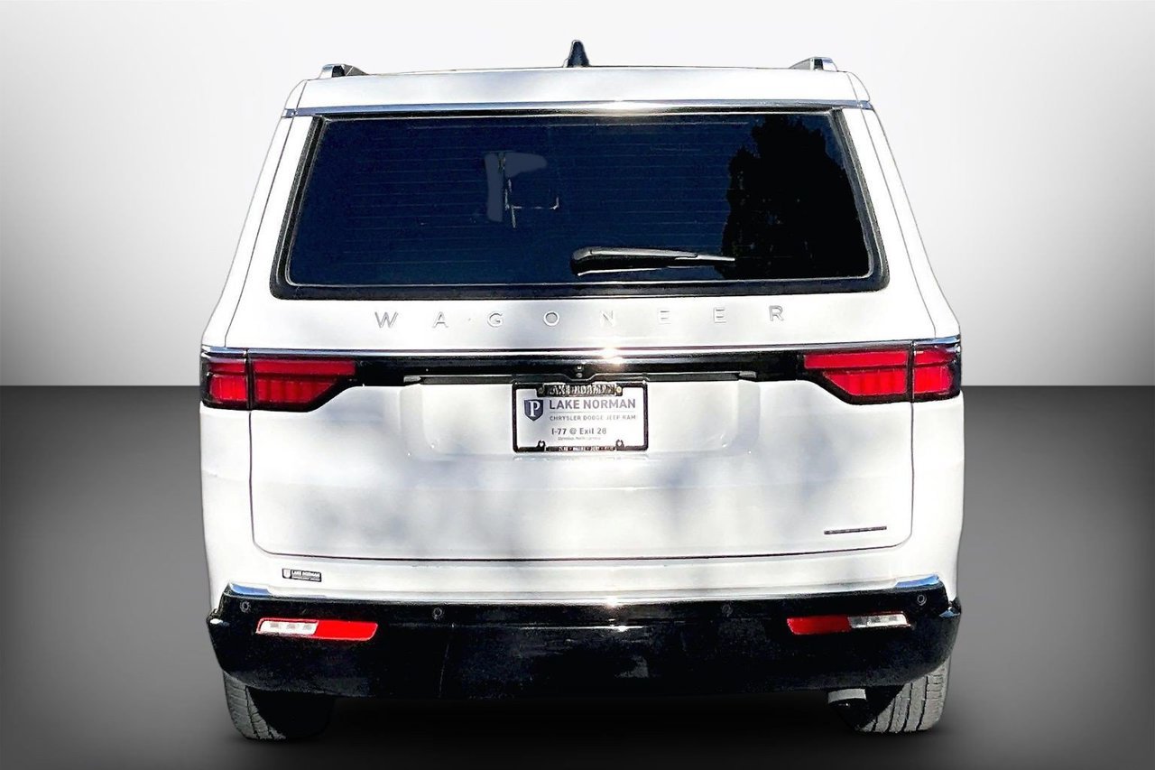 Certified 2024 Jeep Wagoneer L Series II AWD/4WD image 7