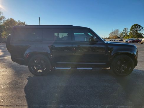 Used 2023 Land Rover Defender 130 X-Dynamic SE image 4