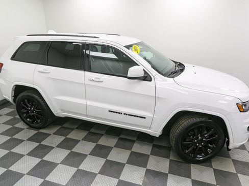 Used 2019 Jeep Grand Cherokee Altitude image 5