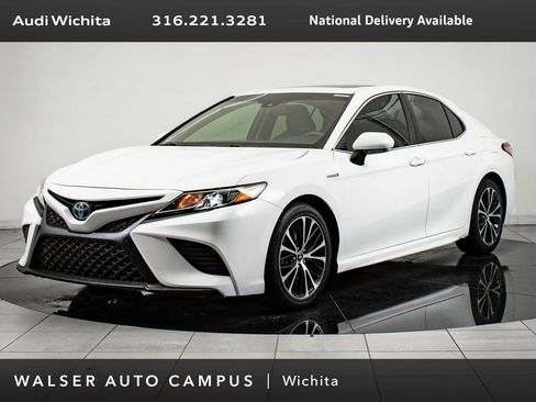 Used 2018 Toyota Camry SE image 1