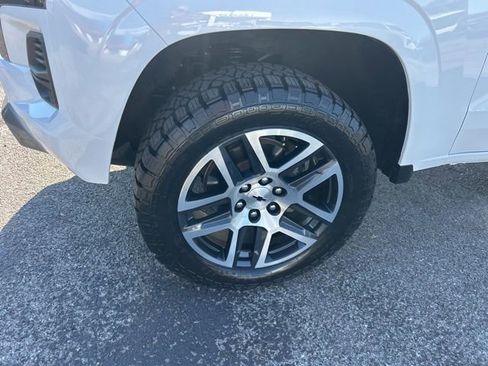 Used 2024 Chevrolet Colorado Z71 w/ Z71 Convenience Package 2 image 10