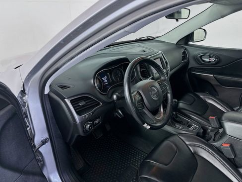Used 2020 Jeep Cherokee Latitude Plus w/ Cold Weather Group AWD/4WD image 9