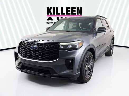 Used 2025 Ford Explorer ST-Line w/ ST-Line Street Pack AWD/4WD image 3