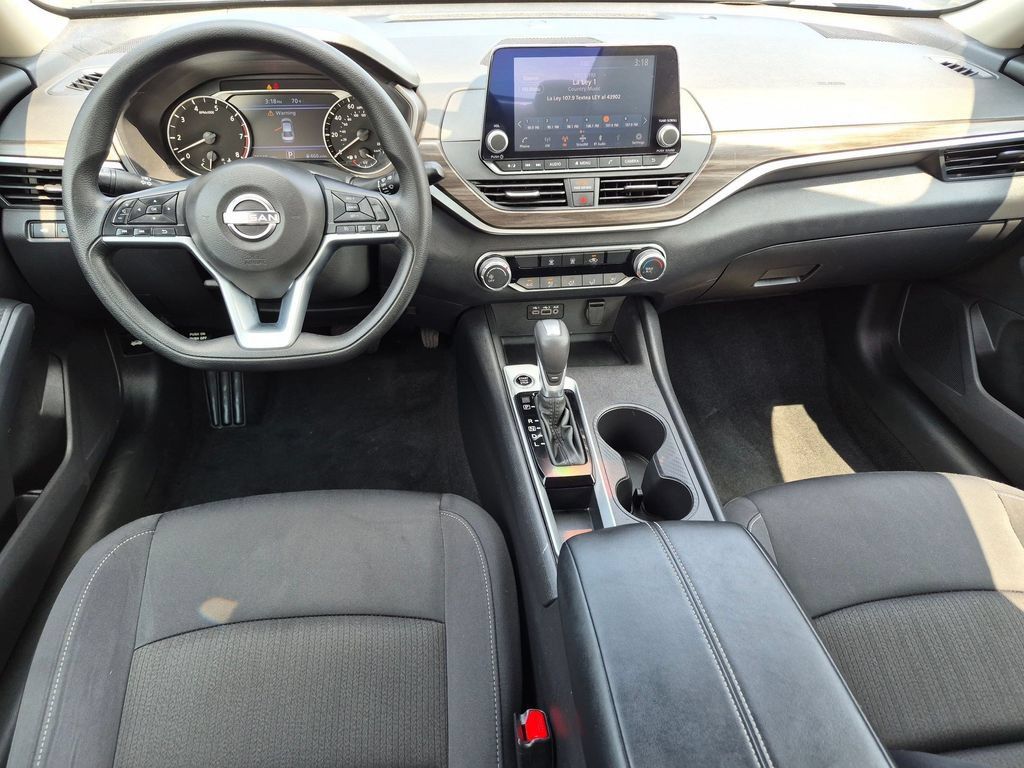 Used 2025 Nissan Altima 2.5 SV FWD image 22