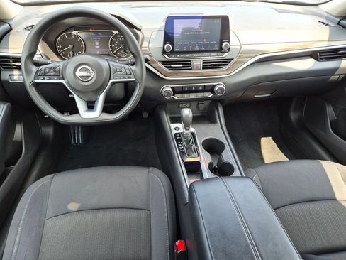 Used 2025 Nissan Altima 2.5 SV FWD image 22