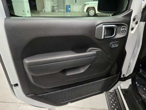 Used 2025 Jeep Wrangler Sport S image 17