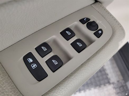 Used 2021 Volvo V60 T5 Cross Country image 17