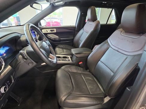 Used 2023 Ford Explorer Platinum w/ Technology Package AWD/4WD image 16