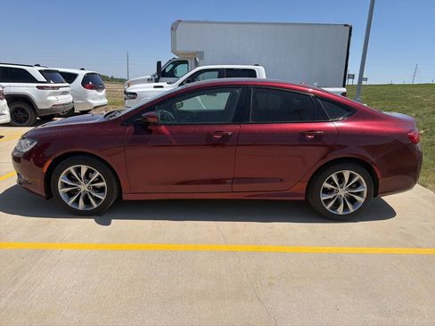 Used 2016 Chrysler 200 S w/ Comfort Group FWD image 5