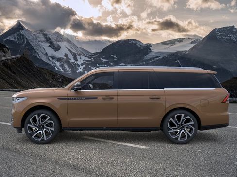 New 2026 Lincoln Navigator L Black Label AWD/4WD image 3