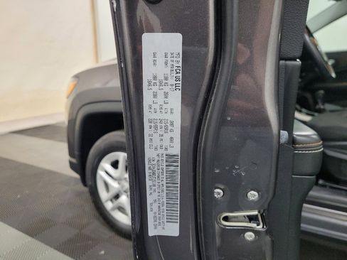 Used 2018 Jeep Compass Sport w/ Tech Group AWD/4WD image 33