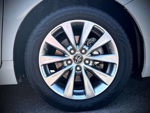 Used 2017 Toyota Camry XLE w/ Advanced Technology Package FWD image 16