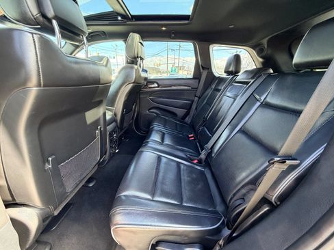 Used 2020 Jeep Grand Cherokee Overland AWD/4WD image 17