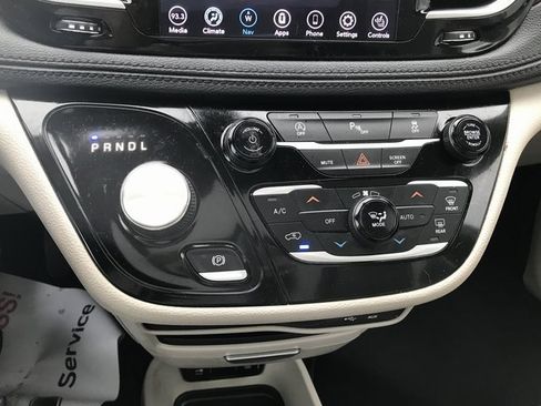 Used 2020 Chrysler Pacifica Limited image 14