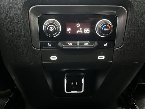 Used 2021 Chevrolet Tahoe Premier w/ Premium Package RWD image 32