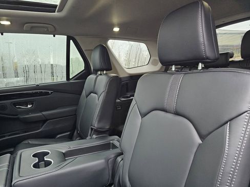 New 2025 Honda Pilot Touring image 17