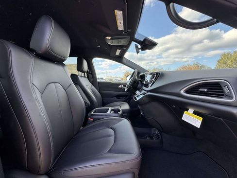 New 2026 Chrysler Voyager LX FWD image 14