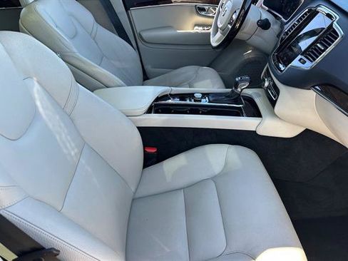 Used 2016 Volvo XC90 T6 Momentum w/ Momentum Plus Package AWD/4WD image 18