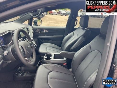 Used 2026 Chrysler Pacifica Select FWD image 12