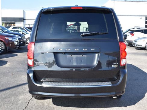 Used 2019 Dodge Grand Caravan SXT image 9