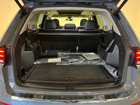Used 2026 Volkswagen Atlas SE FWD image 5