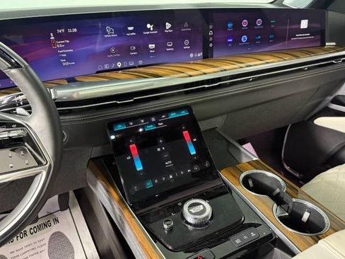Used 2025 Cadillac Escalade Sport Platinum AWD/4WD image 40