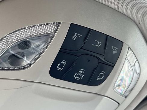 Used 2021 Chrysler Pacifica Limited AWD/4WD image 28