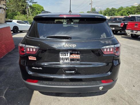Used 2021 Jeep Compass Latitude AWD/4WD image 4