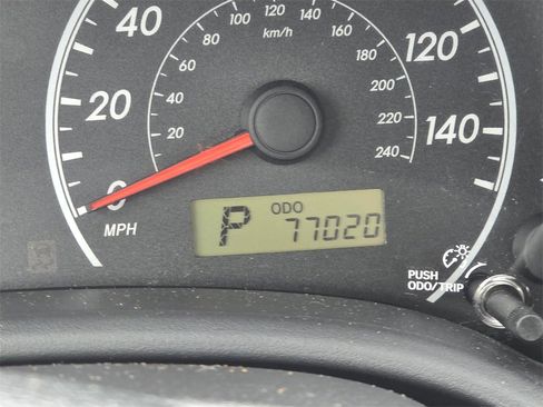 Used 2013 Toyota Corolla LE image 29