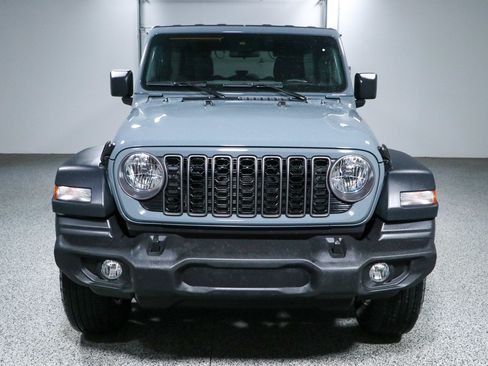 Used 2024 Jeep Wrangler Unlimited Sport AWD/4WD image 4