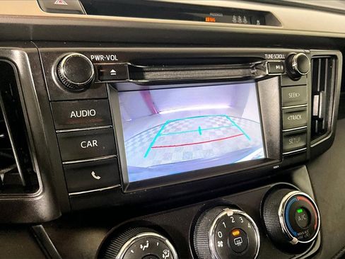 Used 2018 Toyota RAV4 LE image 17