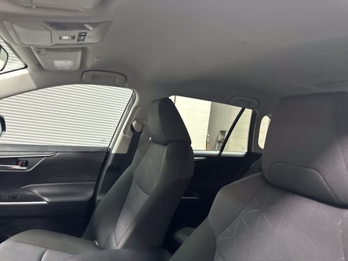 Used 2025 Toyota RAV4 XLE AWD/4WD image 12