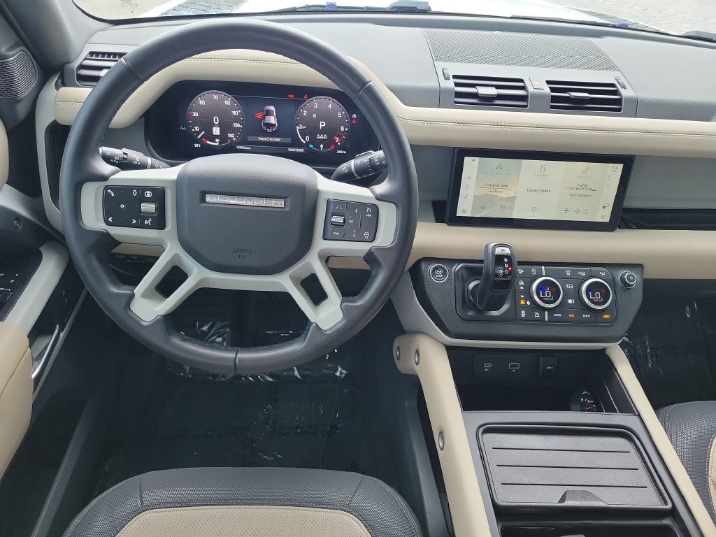 Used 2024 Land Rover Defender 110 X-Dynamic SE AWD/4WD image 17
