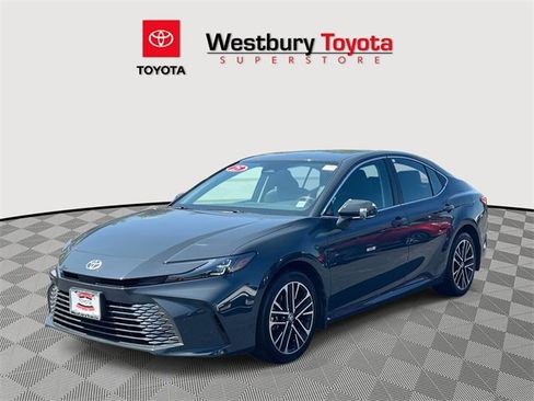 Used 2025 Toyota Camry XLE image 5