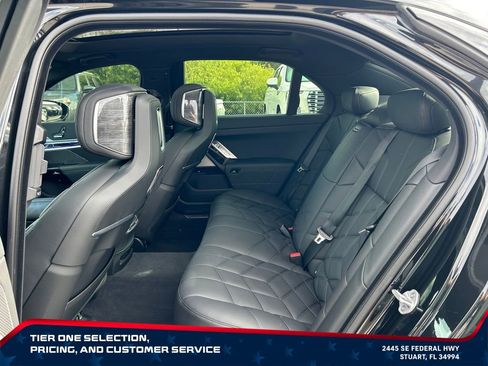 Used 2025 BMW 740i w/ Premium Package RWD image 12