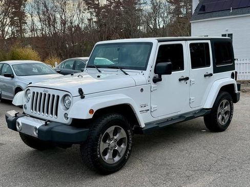 Used 2018 Jeep Wrangler Unlimited Sahara image 2