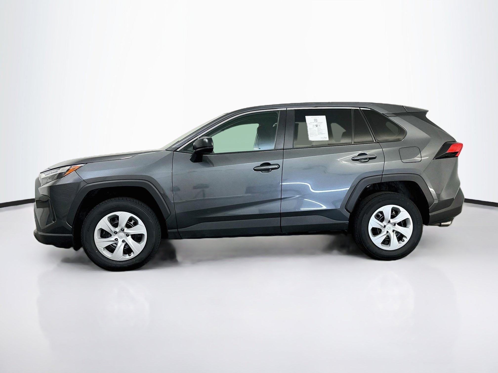 Used 2025 Toyota RAV4 LE AWD/4WD image 4