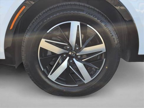 Used 2021 Kia Sorento S FWD image 25