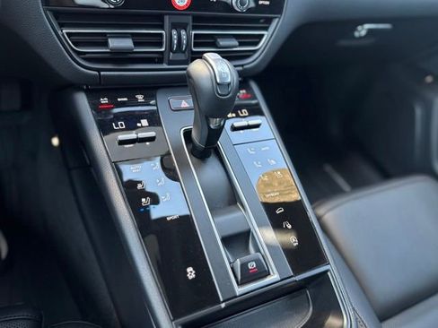 Certified 2026 Porsche Macan AWD/4WD image 29